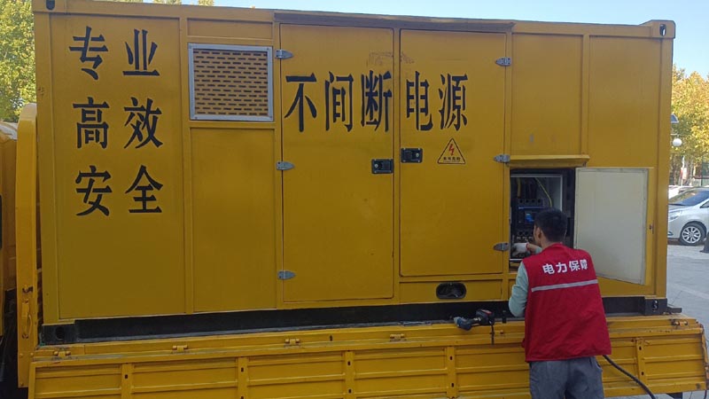 海州柴油发电机组和UPS电源配合使用时，如何避免切换过程中的电力中断？